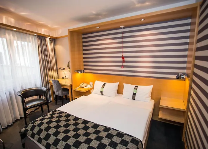 By Ihg