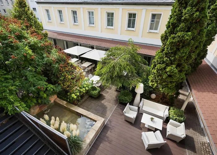 Hotel By Ihg 4*