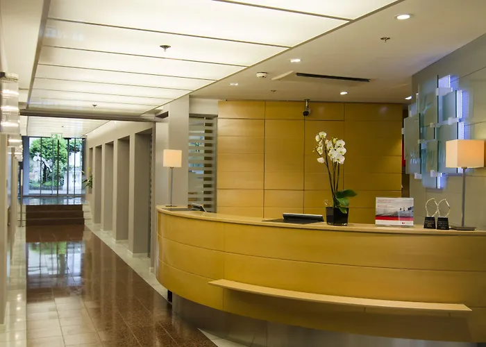 By Ihg