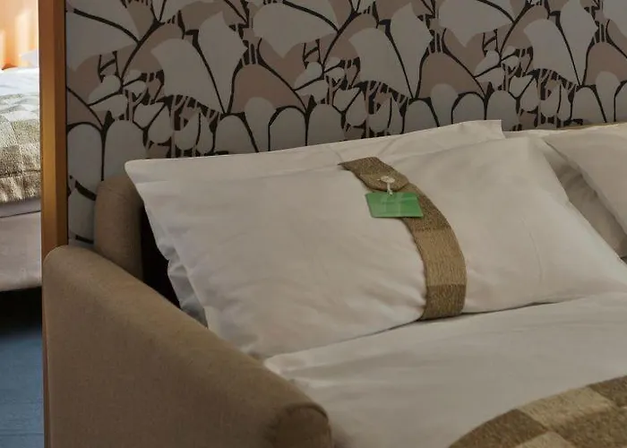 Hotel By Ihg