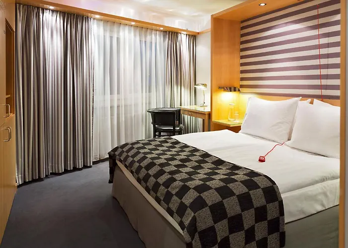 By Ihg 4*