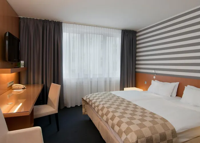 By Ihg